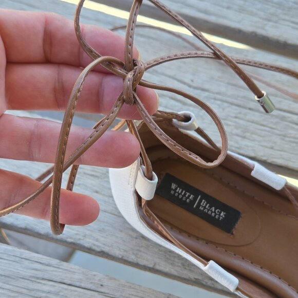 Sz 7 WHBM White & Silver Roman Style Sandals w/Criss-Cross Ankle Ties NEW - Picture 10 of 10